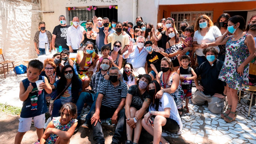El-Argentino-el Presidente visitó un hogar de los curas villeros.
