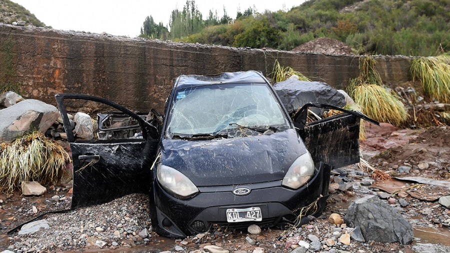 El-Argenitno-Dos niñas y su padre fallecieron arrastrados por un alud--