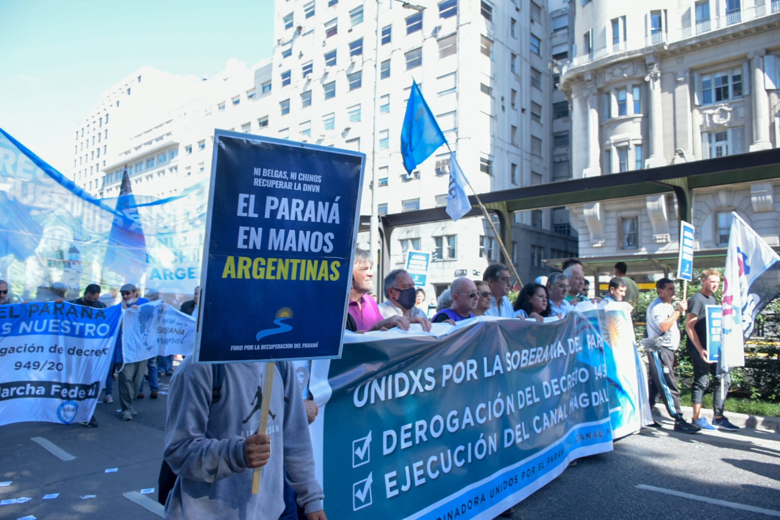 El-Argentino-Protesta por el Río Paraná..