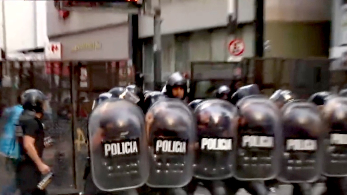 El-Argentino-La Policía porteña reprimió los festejos de Argentina en Avenida Corrientes que iban al Obelisco