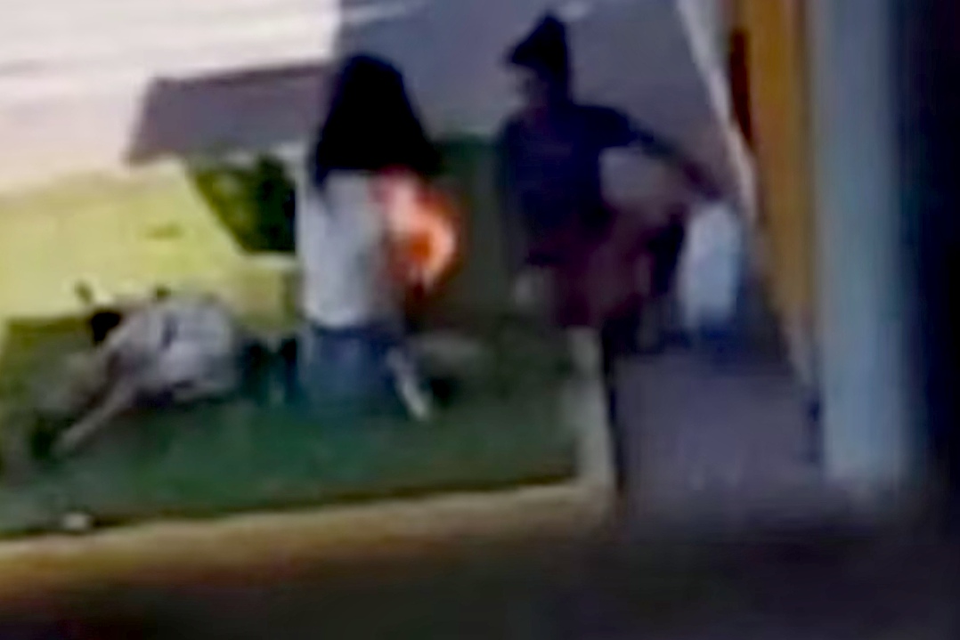 El-Argentino-Mujer policía quemada