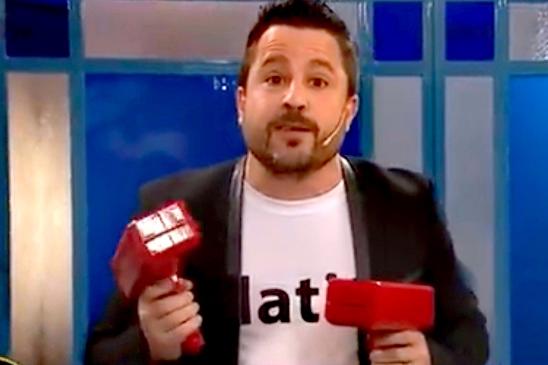 El-Argentino-Martín Tetaz-Pistolas Taser.
