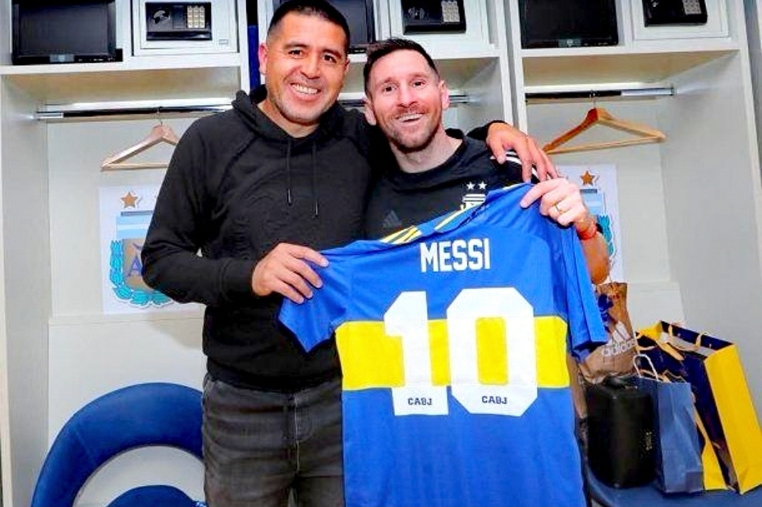 El- Argentino-Riquelme confirmará hoy su partido despedida en Boca, en el que estará Lionel Messi