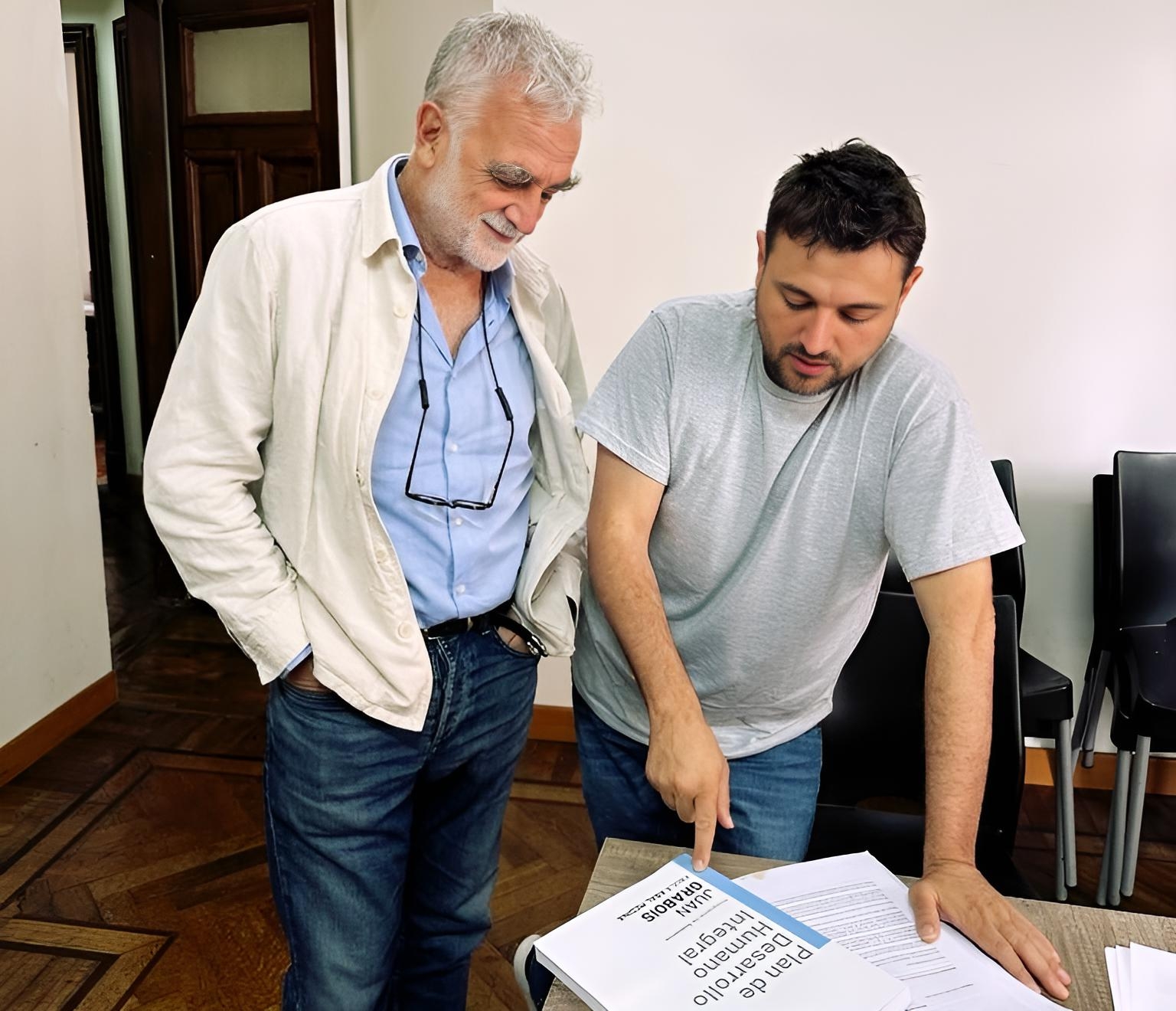 El-Argentino-Juan Grabois se reunió con Moreno Ocampo.