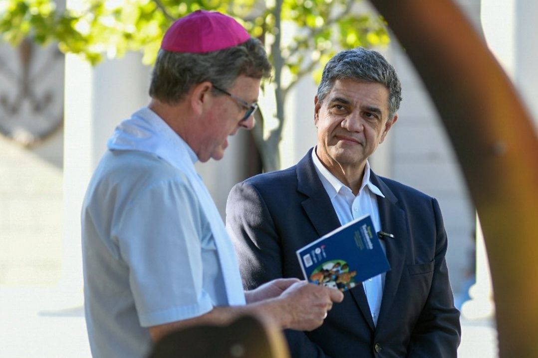 El-Argentino-José García Cueva-Jorge Macri.
