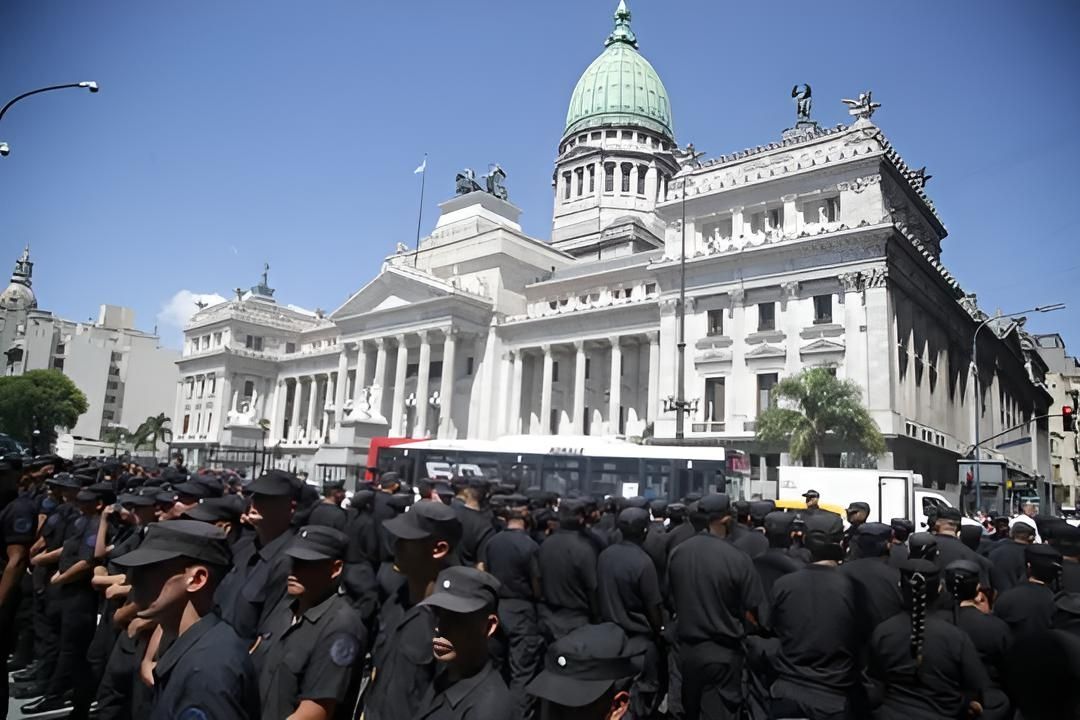 El Argentino Diario-Policías en el paro y movilización al Congreso.