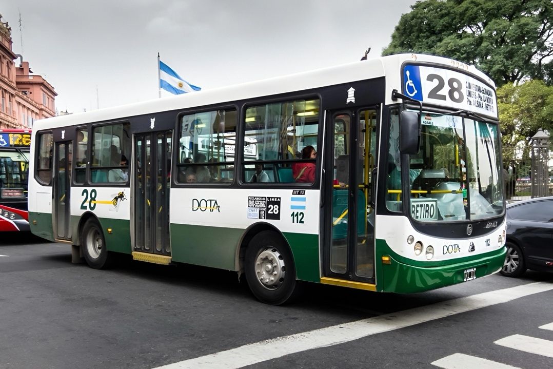 El Argentino Diario-Bondi eléctrico-Colectivo línea 28.