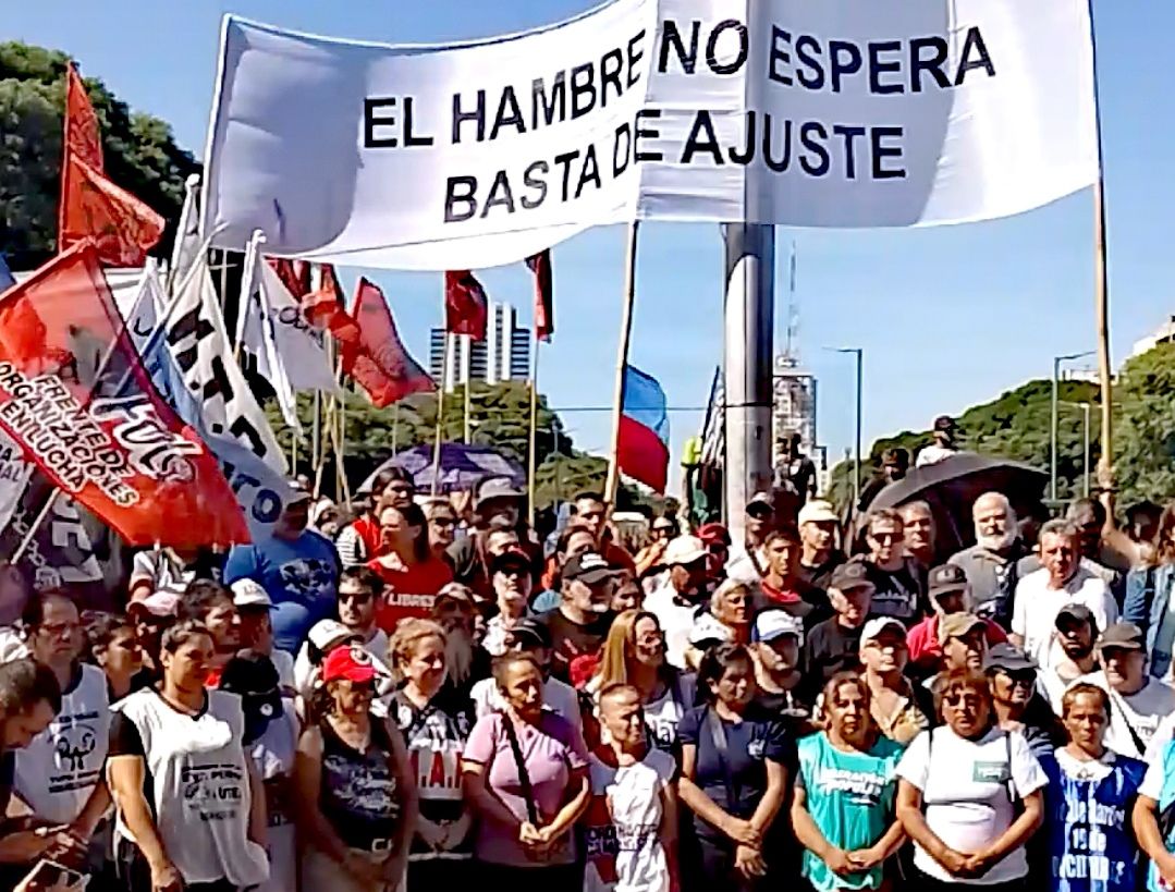 El Argentino Diario-Movimientos sociales y organizaciones populares en el Obelisco.