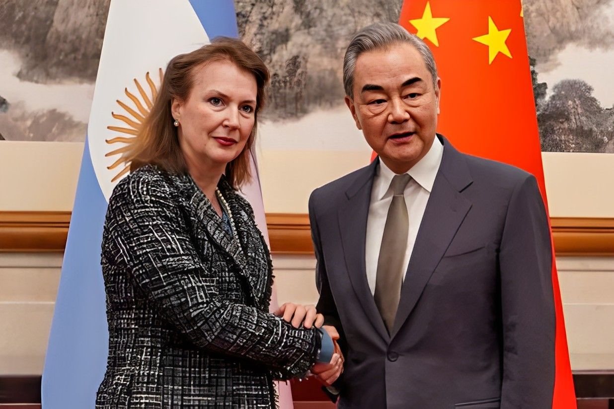El Argentino Diario-Diana Mondino el China.