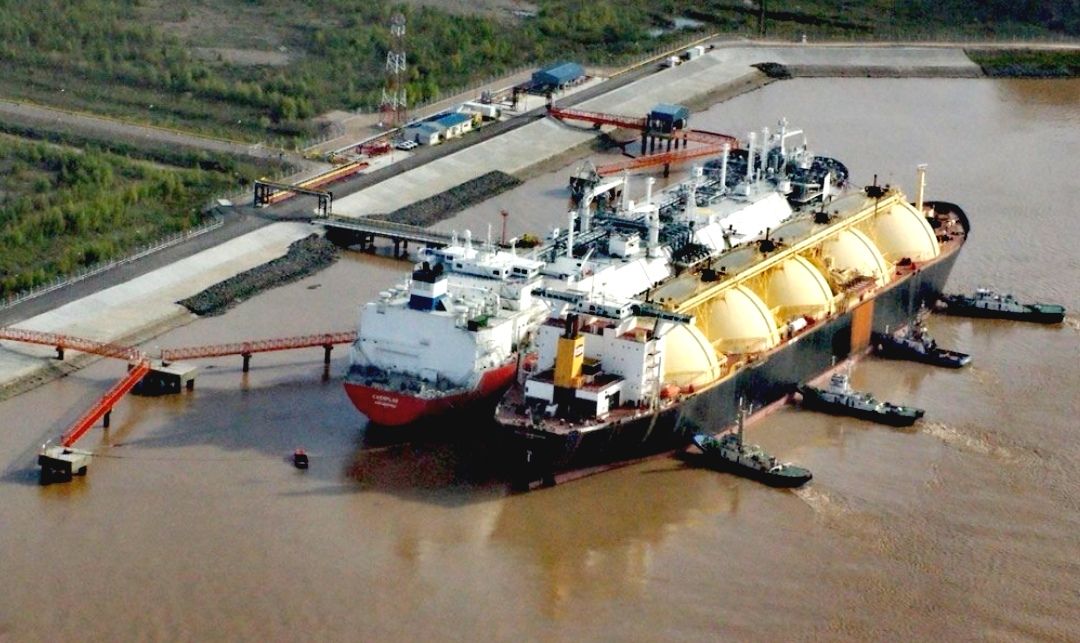 El Argentino Diario-Barco de Petrobras con gas en Puerto de Ensenada.