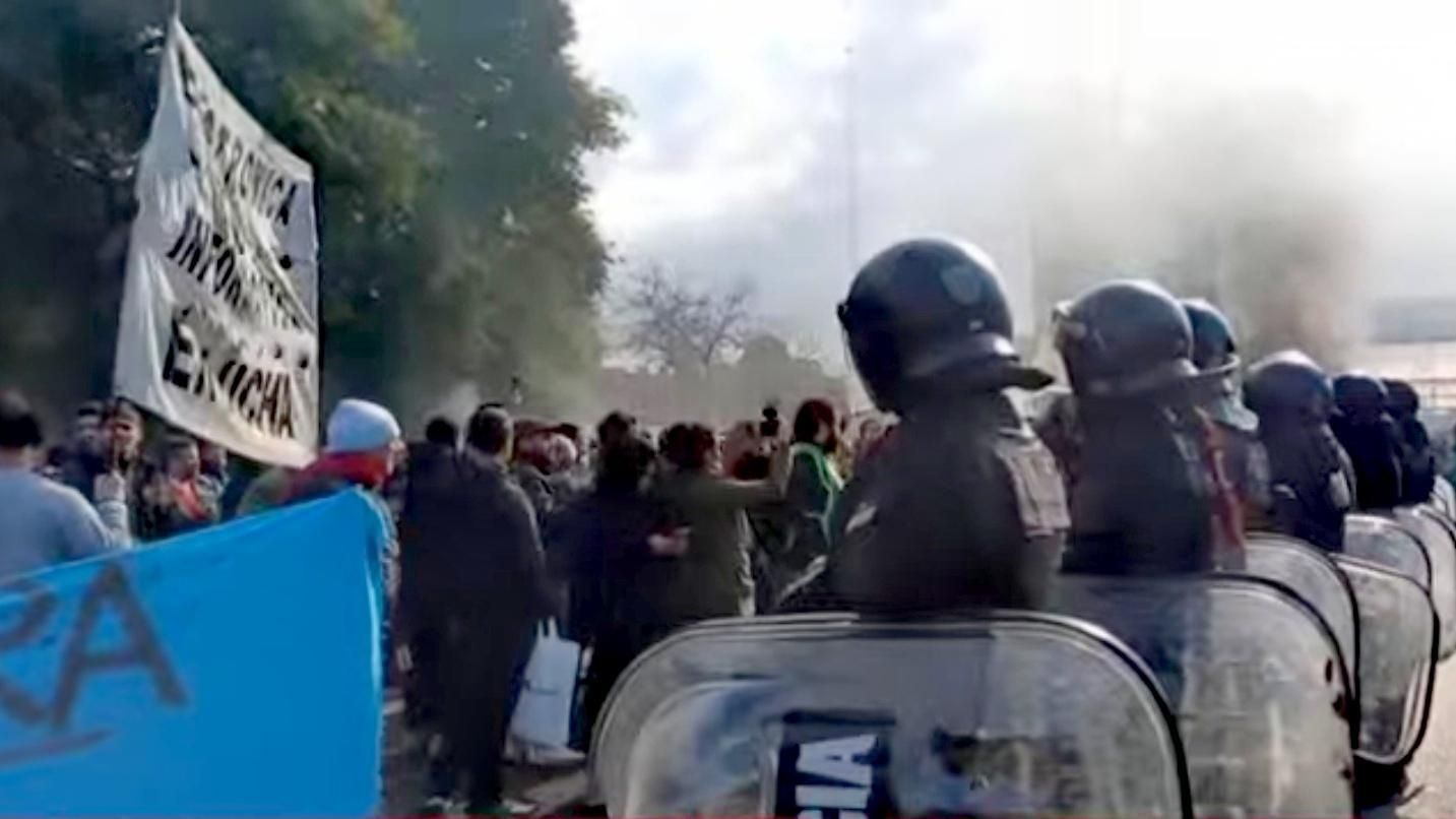 El Argentino Diario-Represión de presta en el INTI.