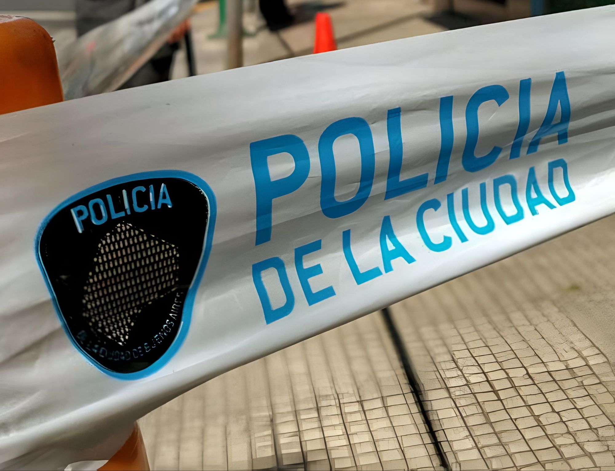 El Argentino Diario-Policía de la Ciudad-Accidente-Cinta vallado.