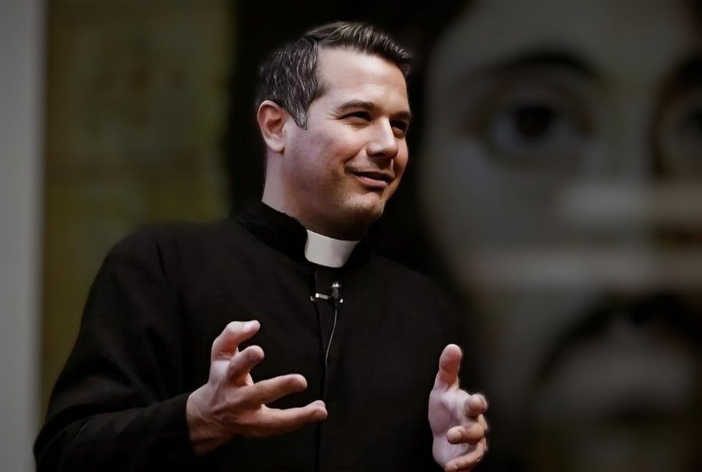 El Argentino Diario-El sacerdote Javier Olivera Ravasi.