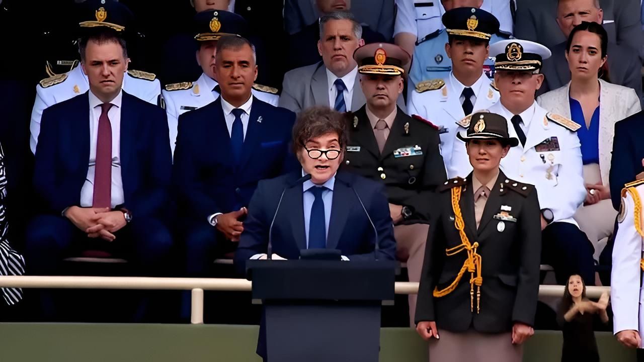 El Argentino Diario-Milei en la Escuela de Cadetes de la Policía.