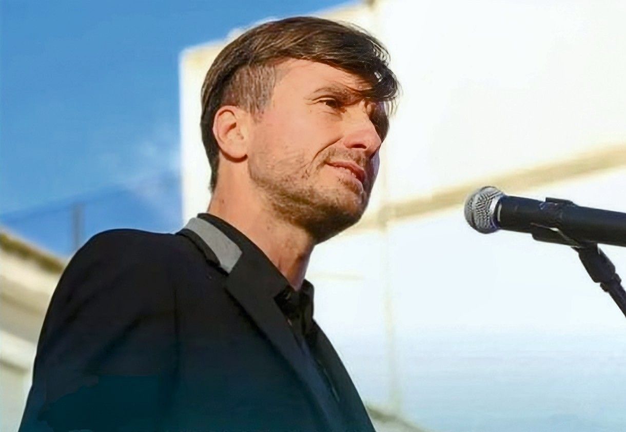 El Argentino Diario-Los alrededores del Municipio de Morón y el propio palacio municipal y el HCD amanecieron con pintadas contra el ajuste de Ghi.