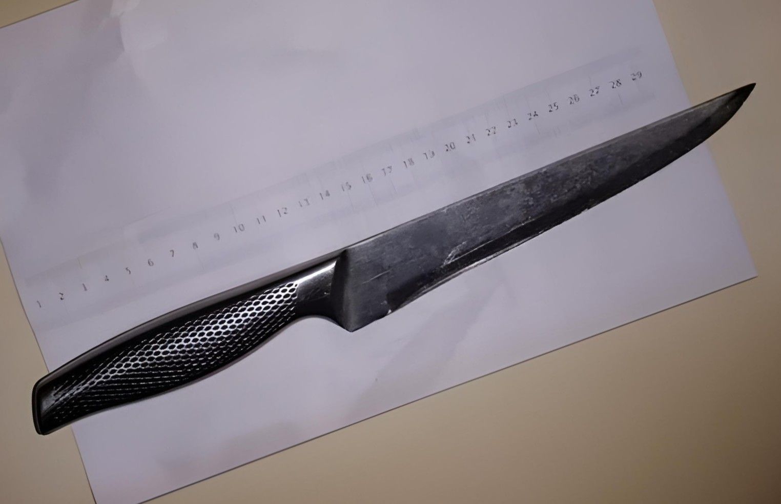 El Argentino Diario-Terror en Berisso: detienen a hombre por mantener cautiva y amenazar a su pareja con un cuchillo.