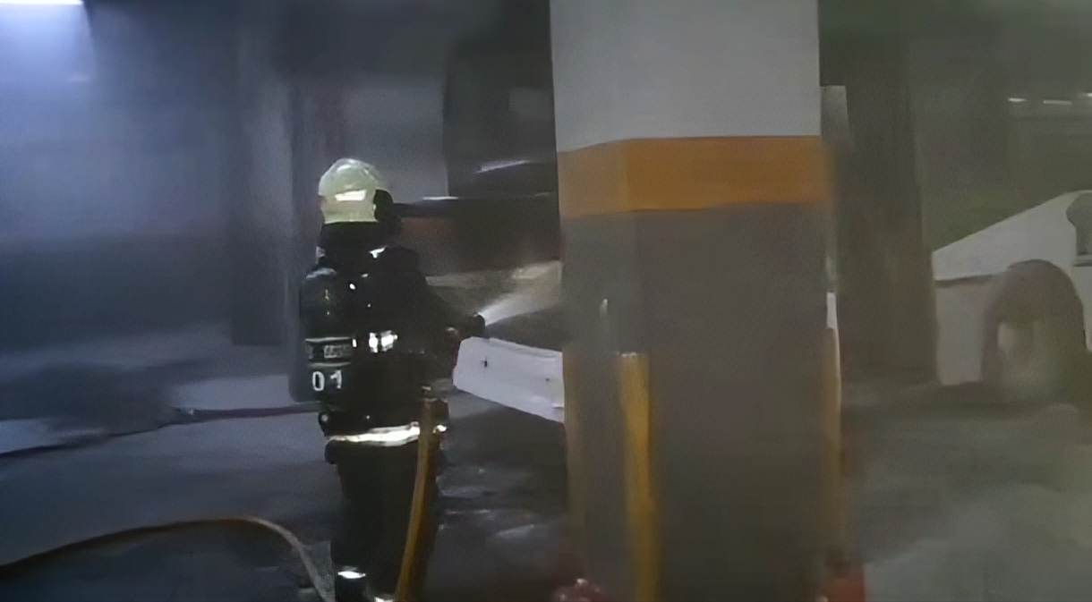El Argentino Diario-Retiro en llamas: colectivo se incendió en plena terminal y dejó seis heridos.