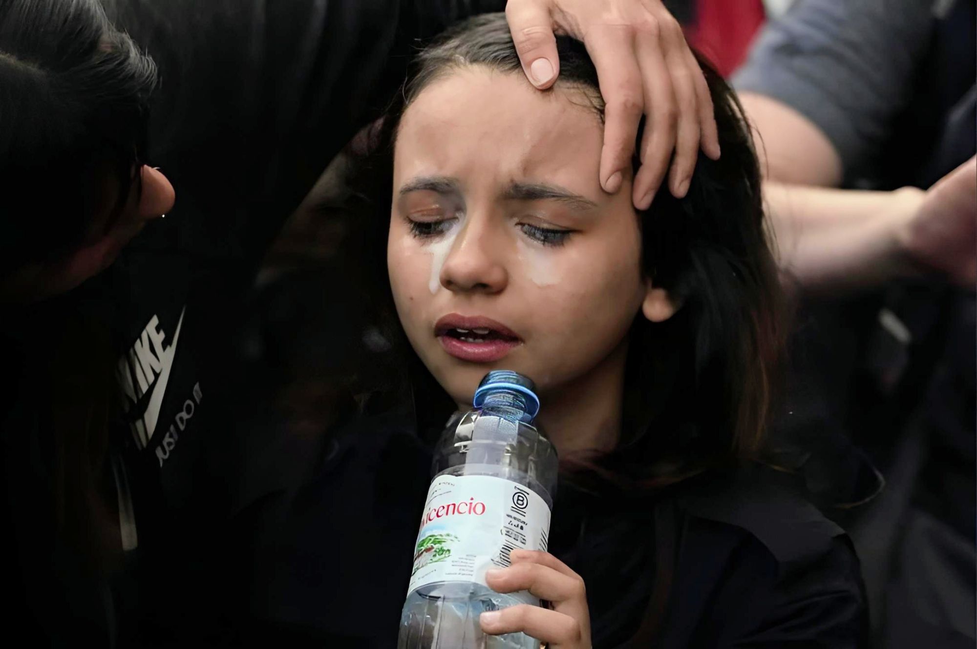 El Argentino Diario-Niña gaseada por la policía en represión en el Congreso.