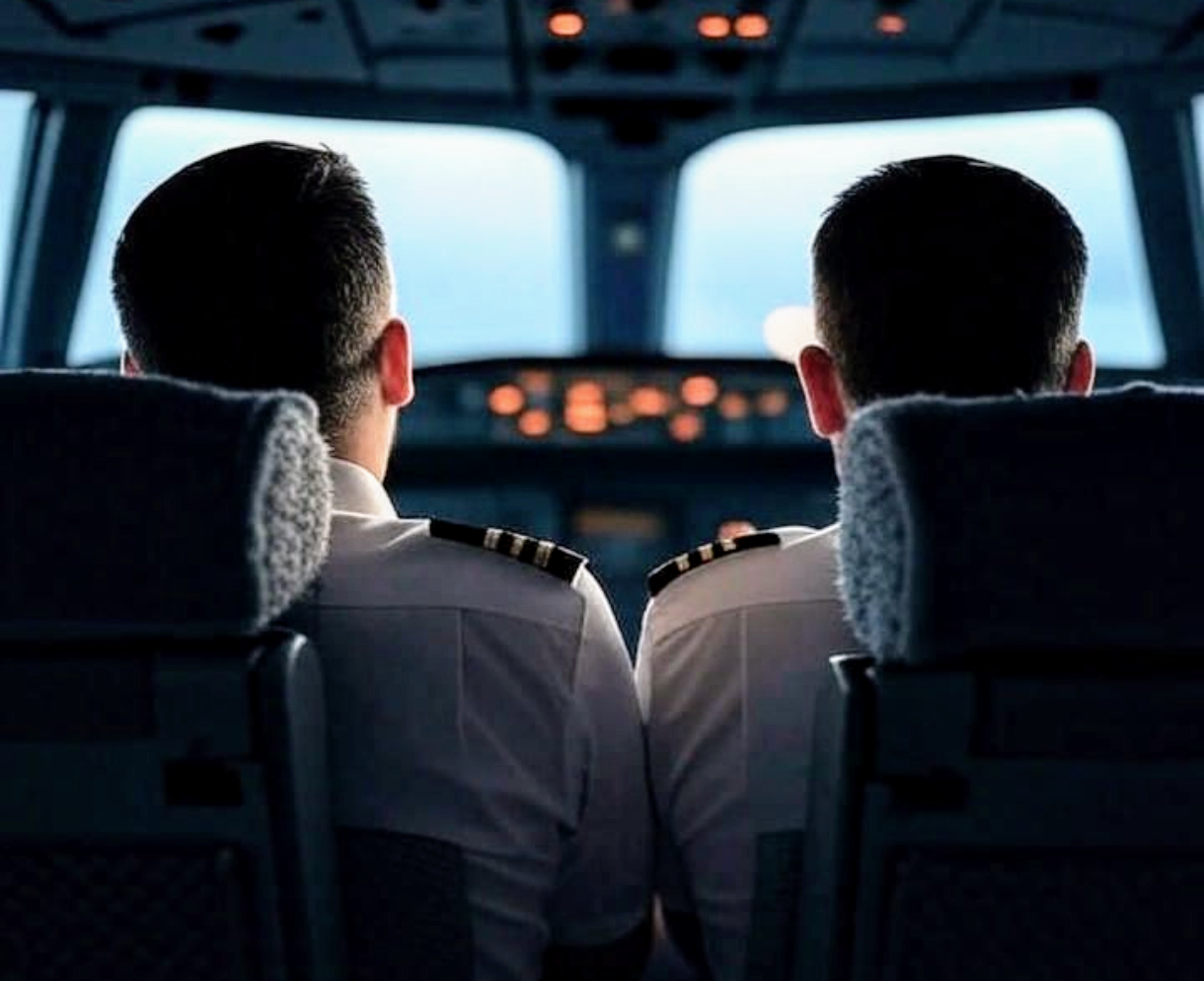 El Argentino Diario-Pilotos en cabina de vuelo.