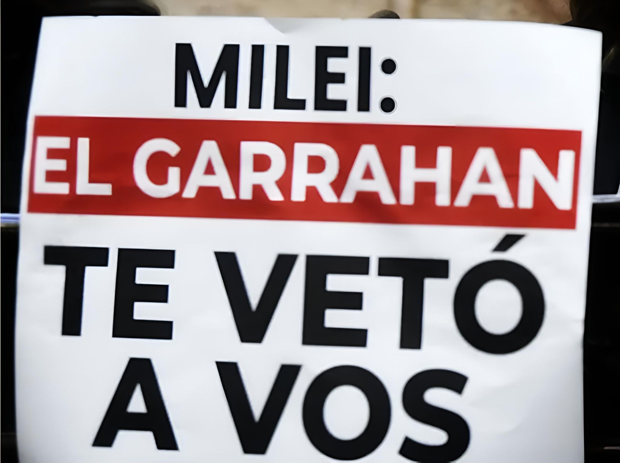 El Argentino Diario-Pancarta contra los duetos de Milei-el Garrahan te vetó a vos.