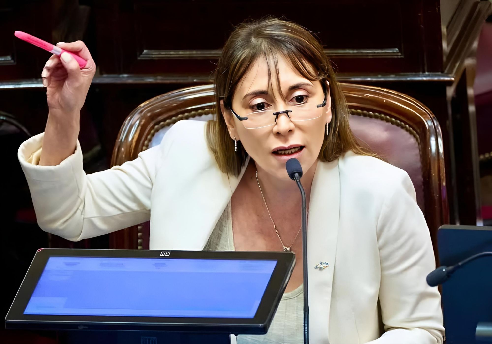El Argentino Diario-La senadora fueguina Cristina López presentó un proyecto de repudio en el Senado y acusa al Gobierno de violar el artículo 75 de la Constitución. La legisladora advierte sobre la presencia militar estadounidense en Ushuaia sin autorización del Congreso.