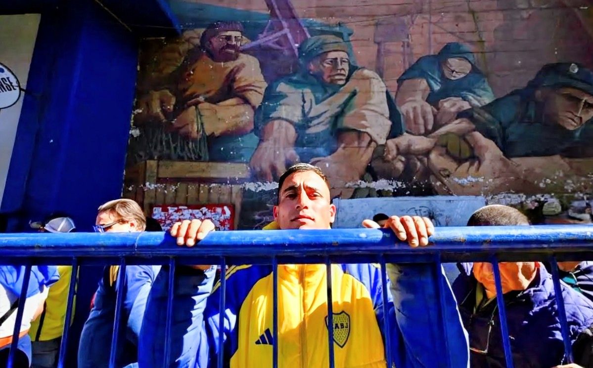 El Argentino Diario-Hinchas despiden a Miguel Ángel Russo.