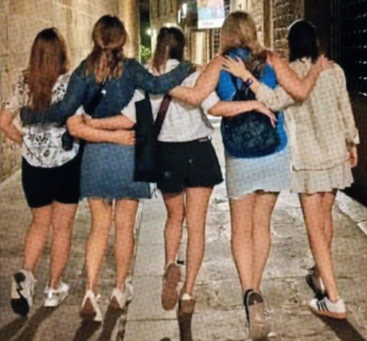 El Argentino Diario-Adorni esposa y amigas.