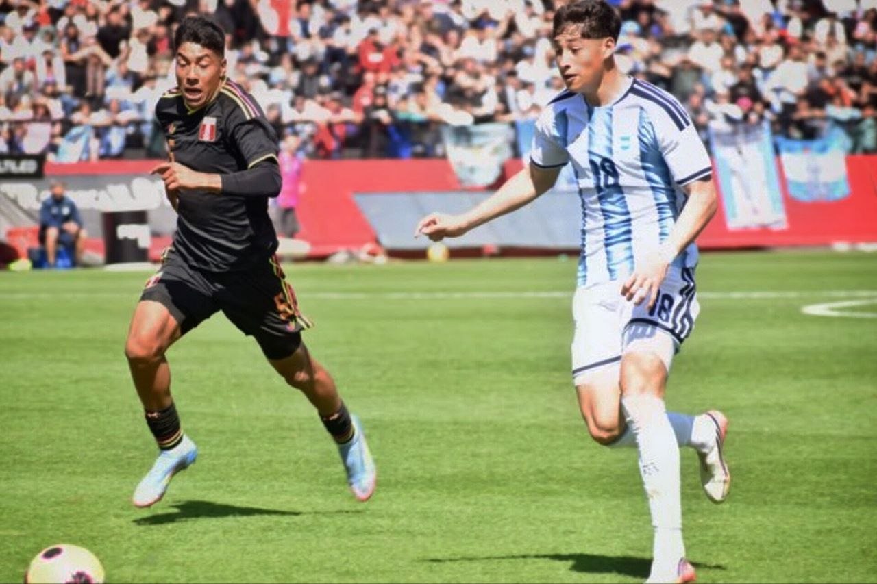 Selección Argentina Sub-19 ante Perú en la semifinal de los Juegos Suramericanos Santa Fe 2026