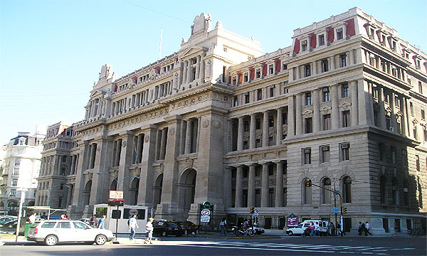 Edificio de Tribunales y Poder Judicial, imagen real de contexto judicial