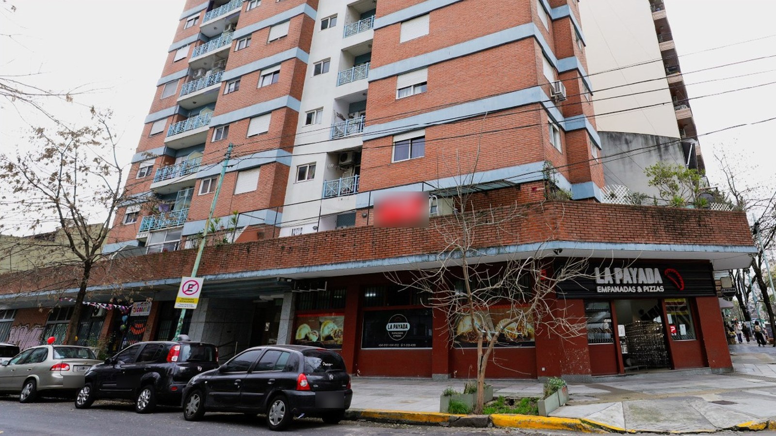 Fachada del edificio de avenida Monroe y Miller, en Villa Urquiza, donde está el departamento que subasta la AABE