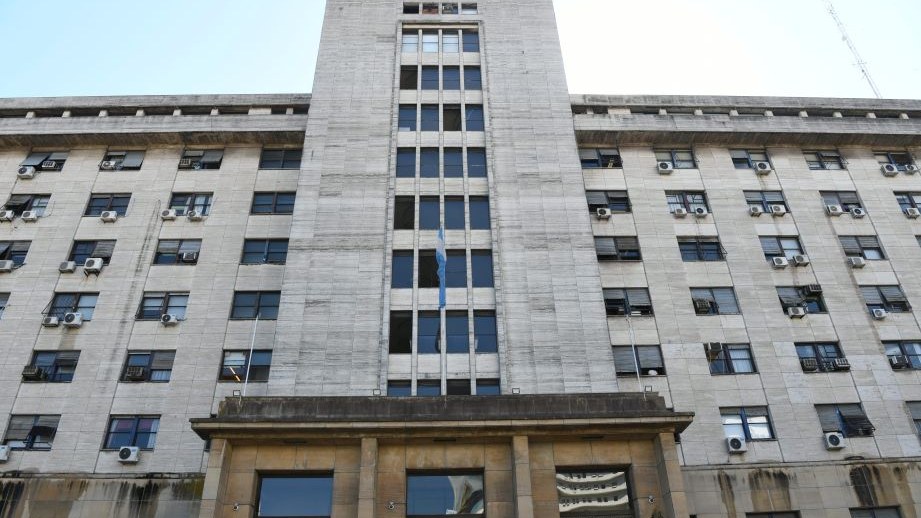 Fachada del edificio de los tribunales federales de Comodoro Py, en Retiro