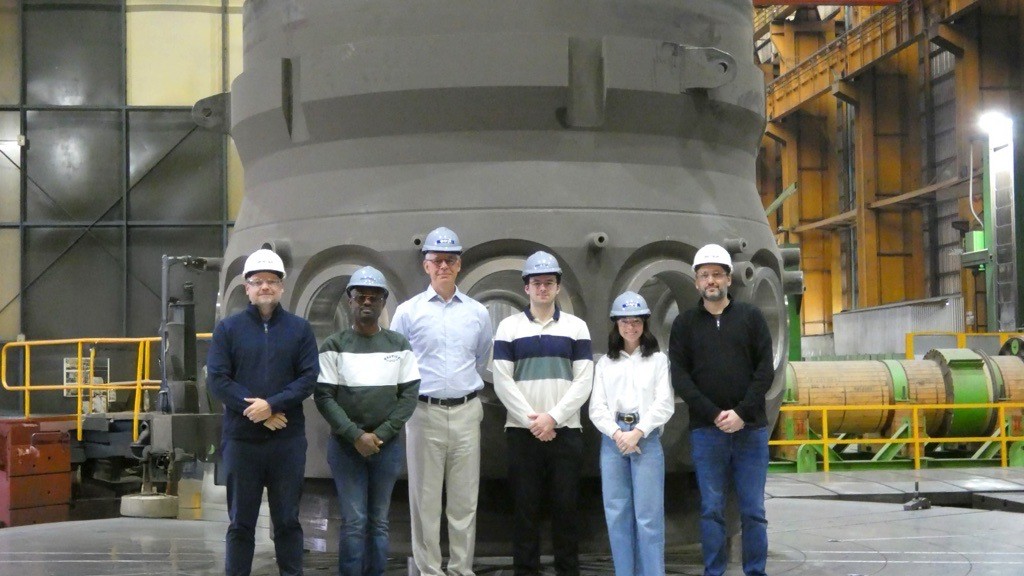 Equipo de ingeniería de NANO Nuclear Energy en la planta de IMPSA en Mendoza