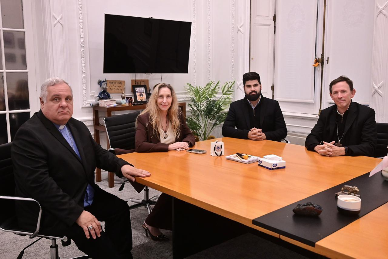 Karina Milei reunida en Casa Rosada con monseñor Marcelo Colombo y monseñor Raúl Pizarro