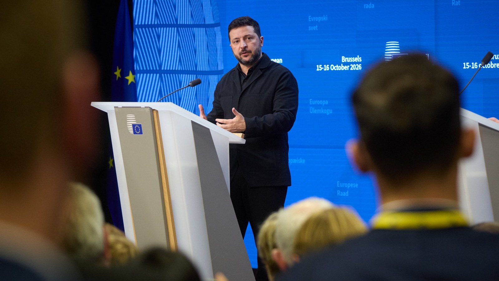Volodímir Zelenski habla en una conferencia de prensa en la sede del Consejo Europeo en Bruselas